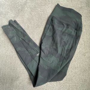 Size L alo leggings